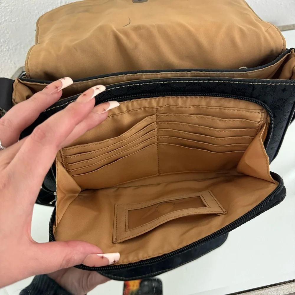 LIZ CLAIBORNE Vintage 90s Black Faux Leather Fabric Flap Over Shoulder Bag Purse
